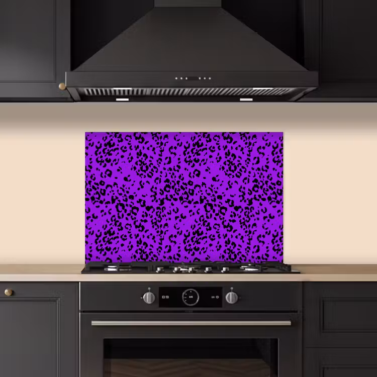 Panterprint - Paars - Patroon keuken achterwand spatscherm klein 900 -sfeer1