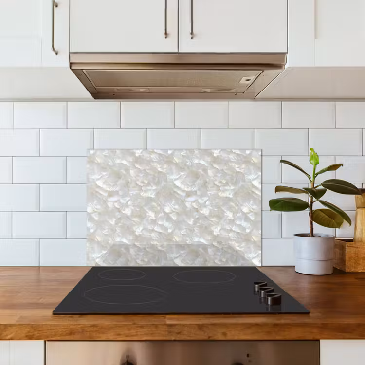 Parelmoerglans - Wit - Schelp keuken achterwand spatscherm klein 900 -sfeer2