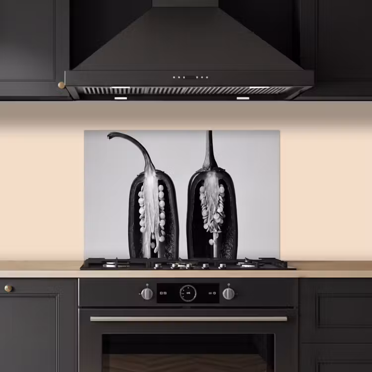 Pepers - Zwart - Wit - Zaadlijsten keuken achterwand spatscherm klein -sfeer1