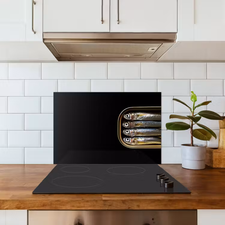 Sardines - Blik - Zwart - Vissen keuken achterwand spatscherm klein -sfeer2