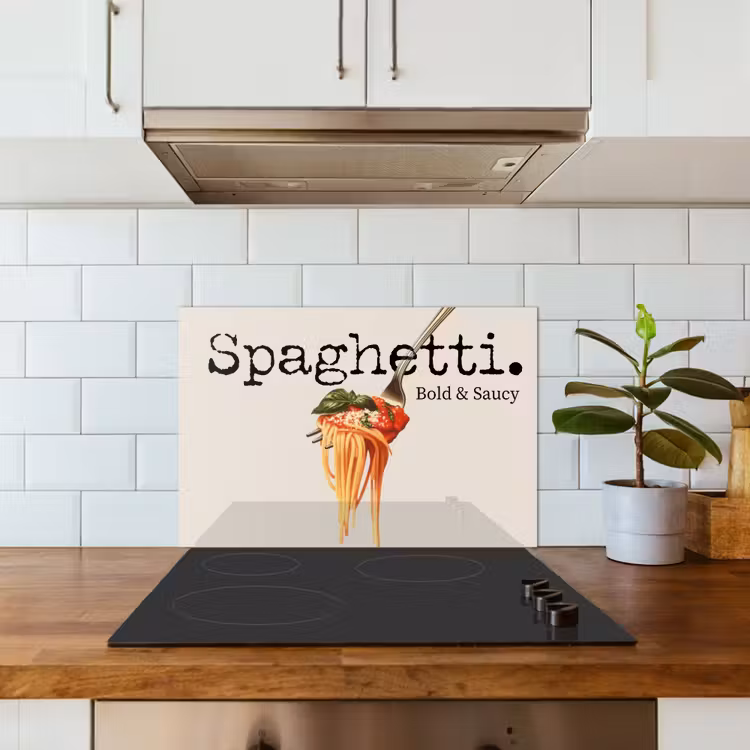 Spaghetti - tomatensaus - Parmezaanse kaas keuken achterwand spatscherm klein -sfeer2