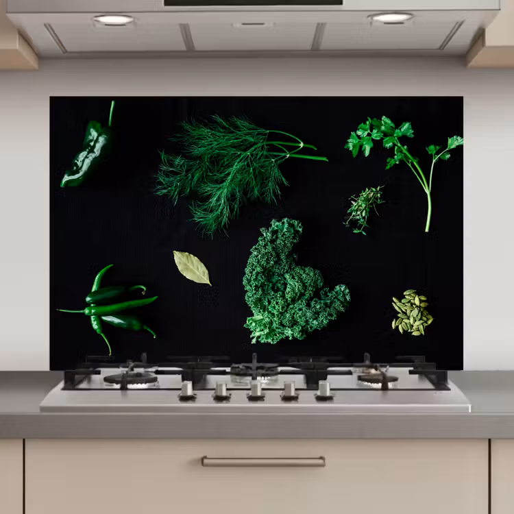 Specerijen en kruiden op zwarte achtergrond keuken achterwand spatscherm klein -3d_website