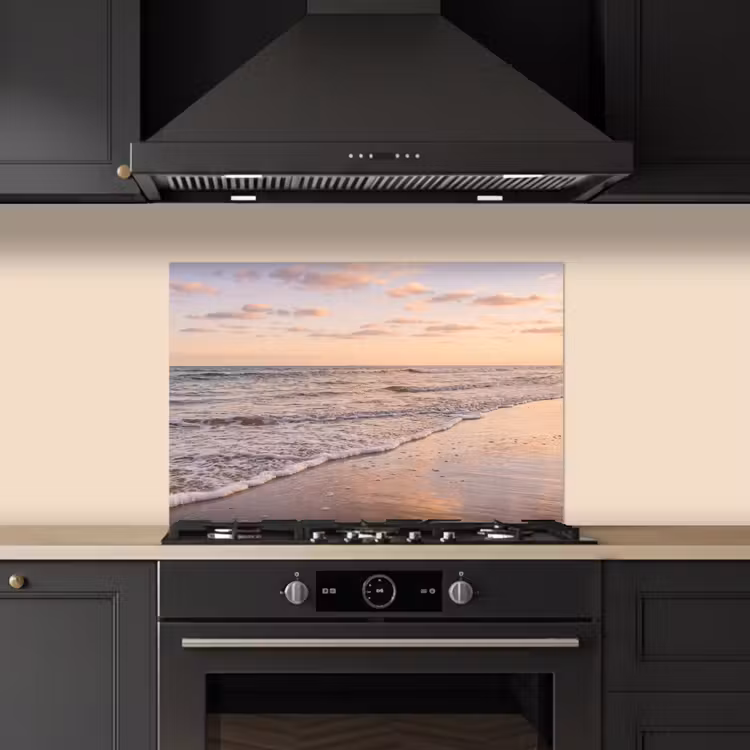Strand - Branding - Wolken keuken achterwand spatscherm klein -sfeer1