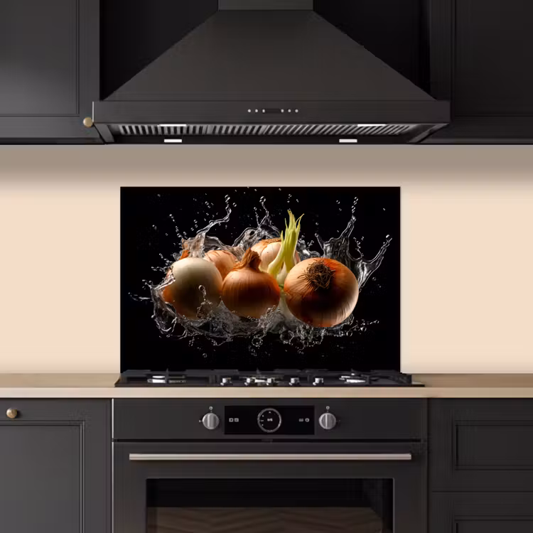 Ui - Groente - Bruin - Water - Zwart keuken achterwand spatscherm klein -sfeer1