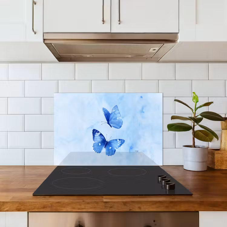 Vlinders - Sierlijk - Blauw keuken achterwand spatscherm klein -sfeer2