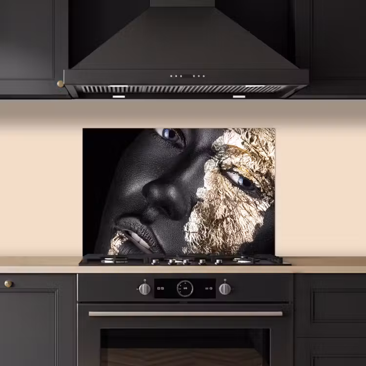 Vrouw - Goud - Zwart - Verf - Luxe keuken achterwand spatscherm klein -sfeer1