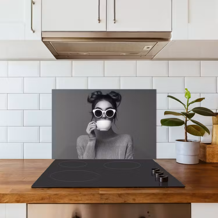 Vrouw - Koffie - Zwart - Wit keuken achterwand spatscherm klein -sfeer2