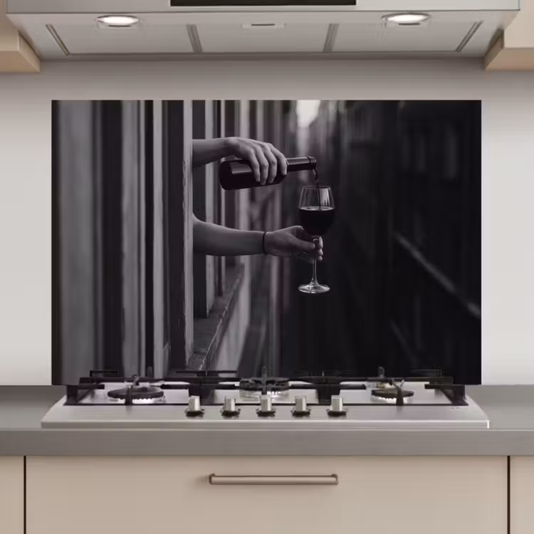 Wijnfles - Glas - Handen - Raam keuken achterwand spatscherm klein -3d_website