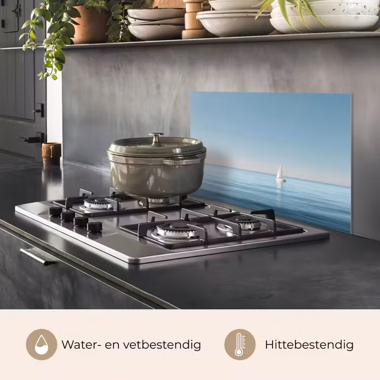 Zeilbootje - Kalme zee - Helderblauwe hemel keuken achterwand spatscherm klein -usp_NL