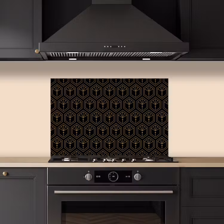 Zonnestraal - Zwart - Goud - Stippen keuken achterwand spatscherm klein 900 -sfeer1
