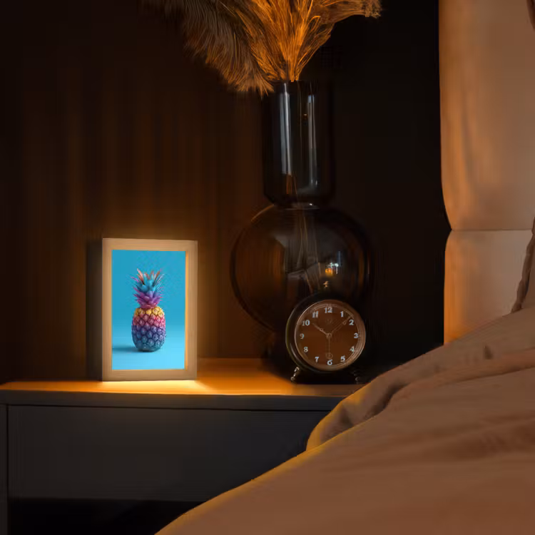 Ananas - Regenboog - Blauw - Popart Light Box met kabel (Tafellamp) klein -sfeer1