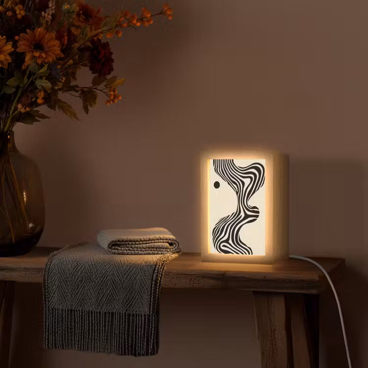 Beige - Lijnen - Golvend - Abstract Light Box met kabel (Tafellamp) klein -sfeer4