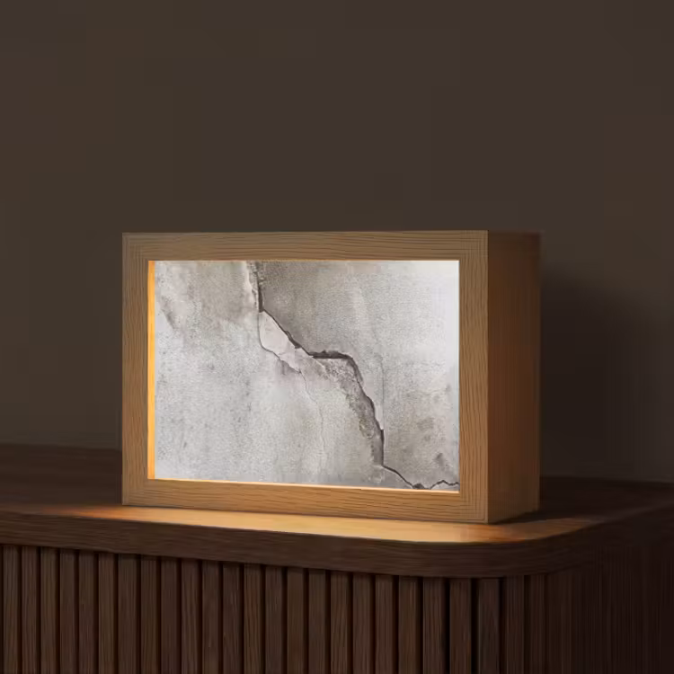 inductiebeschermer-hout-beton-2024-ferrari-cagzk71n2whkfksa4-3-light-box-met-kabel-tafellamp-klein-z3d-website.jpg