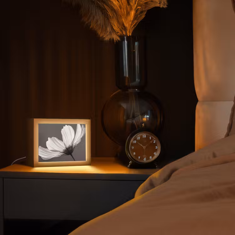 Bloem - Minimalistisch - Zwart - Wit Light Box met kabel (Tafellamp) klein -sfeer1
