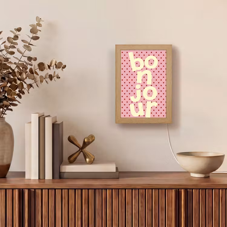 Bonjour - Stippen - Roze- Geel Light Box met kabel (Tafellamp) klein -sfeer2