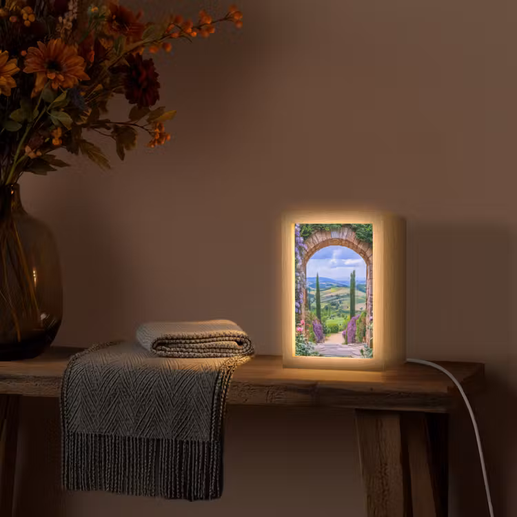 Doorkijk - Toscane - Landschap - Poort Light Box met kabel (Tafellamp) klein -sfeer4