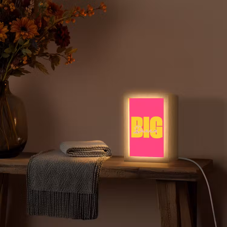 Dream big - Roze - Geel - Minimalistisch Light Box met kabel (Tafellamp) klein -sfeer4