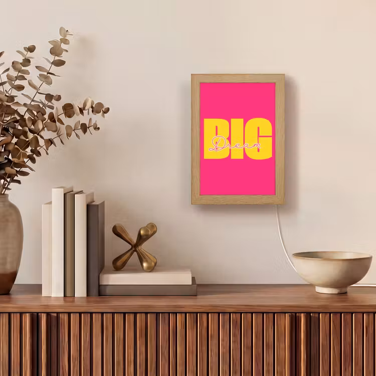 Dream big - Roze - Geel - Minimalistisch Light Box met kabel (Tafellamp) klein -sfeer2