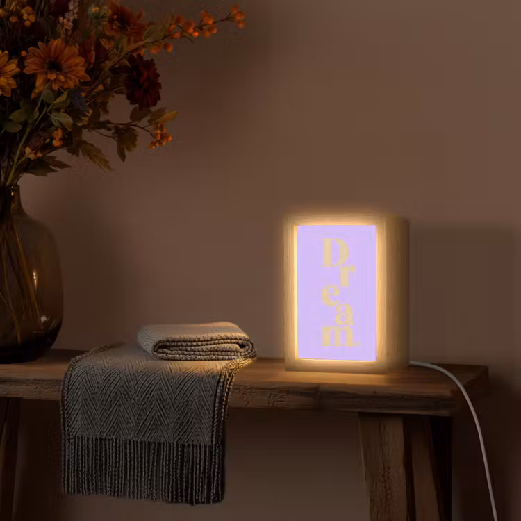 Dream - Paars - Typografisch Light Box met kabel (Tafellamp) klein -sfeer4