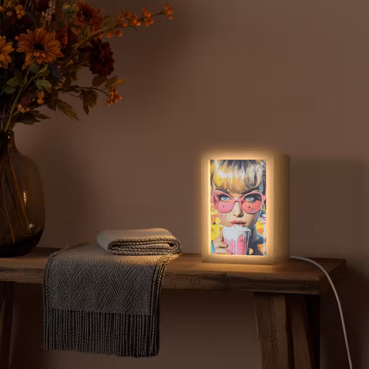 Expressief - Milkshake - Vrouw - Felle kleuren Light Box met kabel (Tafellamp) klein -sfeer4