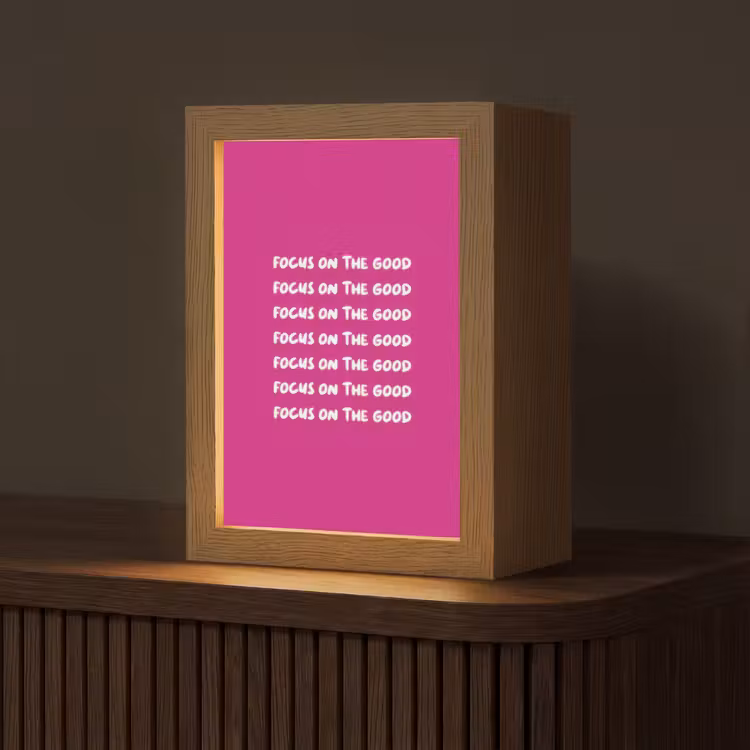 Focus on the good - Roze - wit Light Box met kabel (Tafellamp) klein -z3d_website