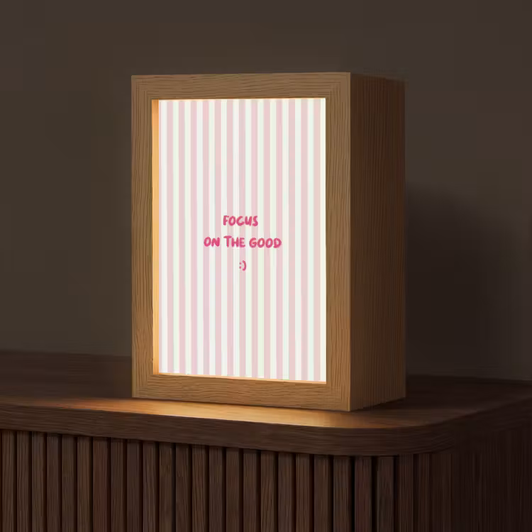 Focus on the good - Strepen - Roze - Smiley Light Box met kabel (Tafellamp) klein -z3d_website