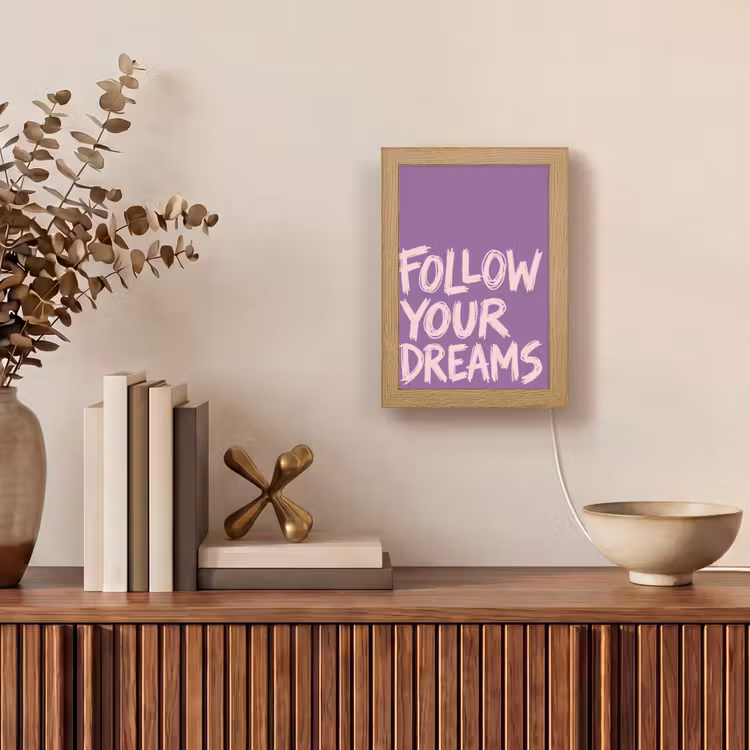 Follow your dreams - Paars - Penseeltextuur Light Box met kabel (Tafellamp) klein -sfeer2