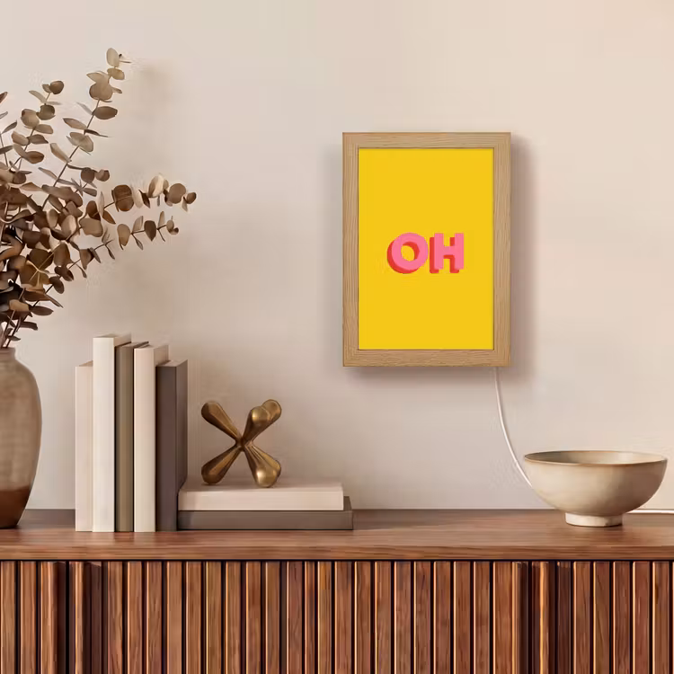 Geel - Roze - Oh - 3D Light Box met kabel (Tafellamp) klein -sfeer2