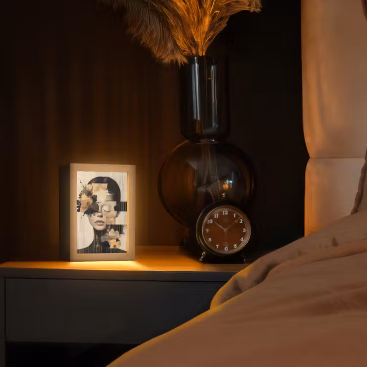Gezicht - Bloemen - Zwart - Vrouw Light Box met kabel (Tafellamp) klein -sfeer1