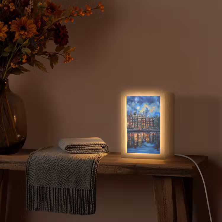 Grachten Amsterdam - Huizen - Stad - Kleurrijk Light Box met kabel (Tafellamp) klein -sfeer4