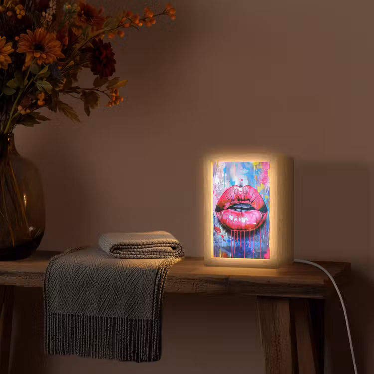Graffiti - Lippen - Felroze - Geschilderd Light Box met kabel (Tafellamp) klein -sfeer4