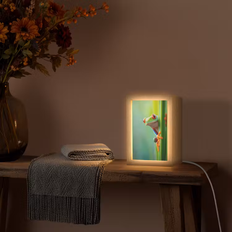 Groene kikker - Nieuwsgierig - Gras Light Box met kabel (Tafellamp) klein -sfeer4