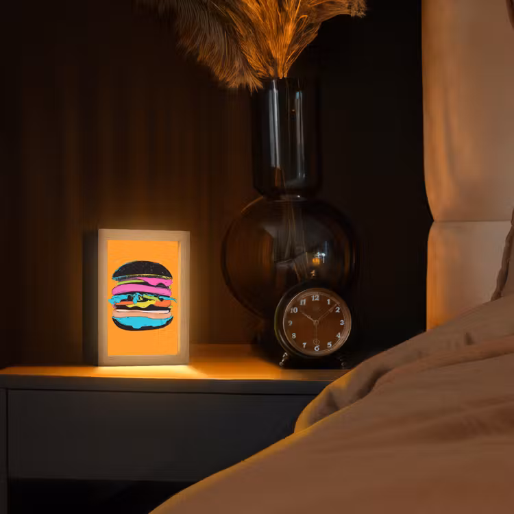 Hamburger - Kleurrijk - Speels Light Box met kabel (Tafellamp) klein -sfeer1