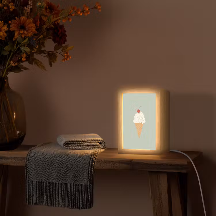 Illustratie - Ijsje - Spikkels - Kers Light Box met kabel (Tafellamp) klein -sfeer4