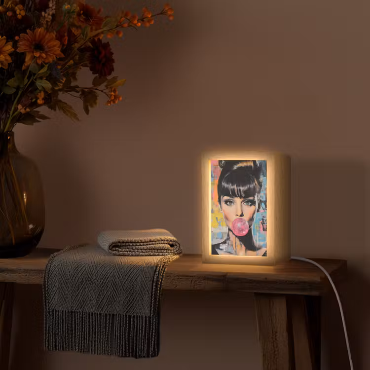 Kauwgom - Vrouw - Penseelstreken - Modern Light Box met kabel (Tafellamp) klein -sfeer4