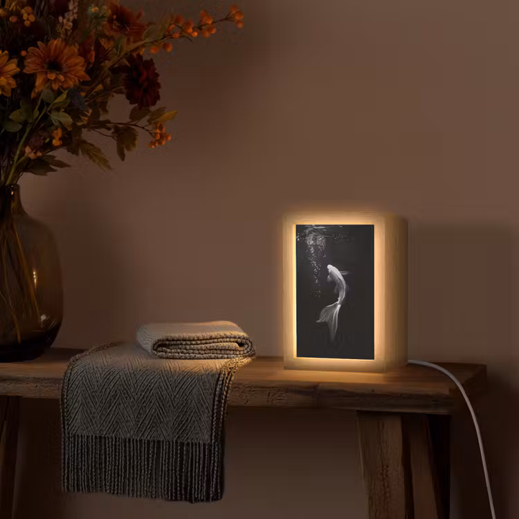 Koi - Vis - Wit - Zwart Light Box met kabel (Tafellamp) klein -sfeer4