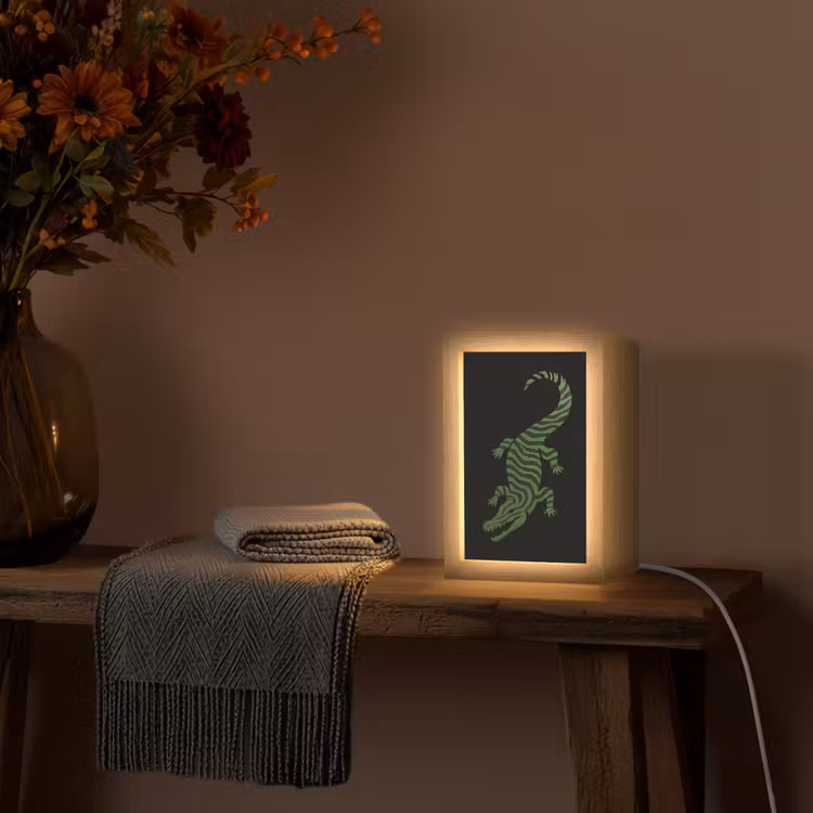 Krokodil - Groen - Tijgerachtig - Strepen Light Box met kabel (Tafellamp) klein -sfeer4
