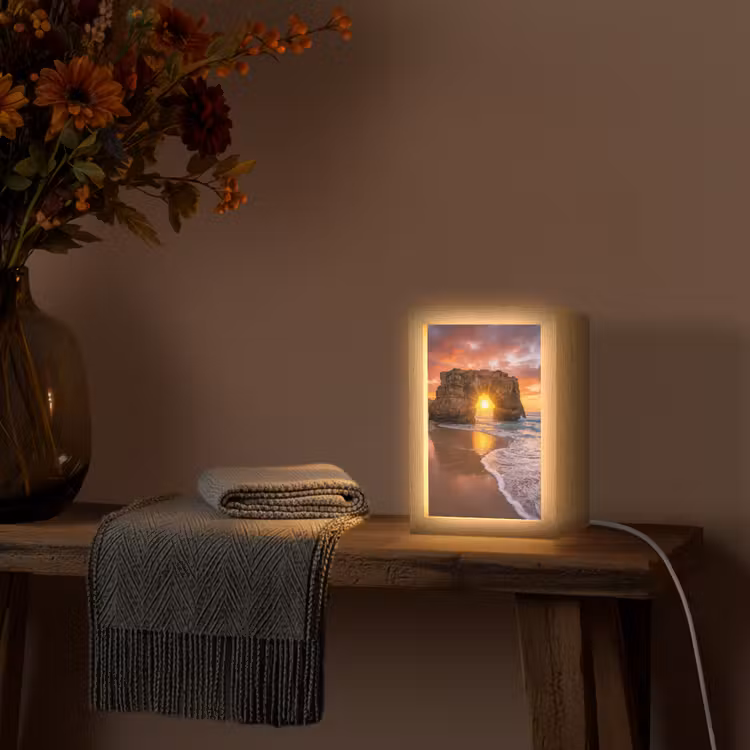 Kust - Rots - Zonsondergang - Zee - Natuur Light Box met kabel (Tafellamp) klein -sfeer4