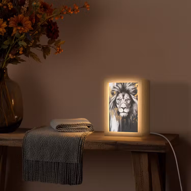 Leeuw - Portret - Verfspatten - Grijs Light Box met kabel (Tafellamp) klein -sfeer4