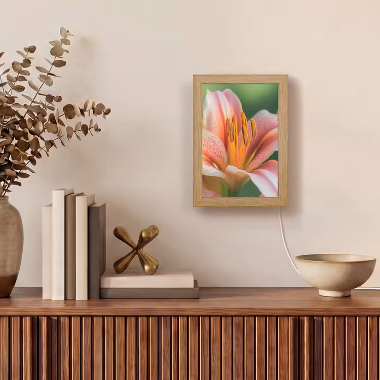 Lelie - Close up - Lichtroze Light Box met kabel (Tafellamp) klein -sfeer2