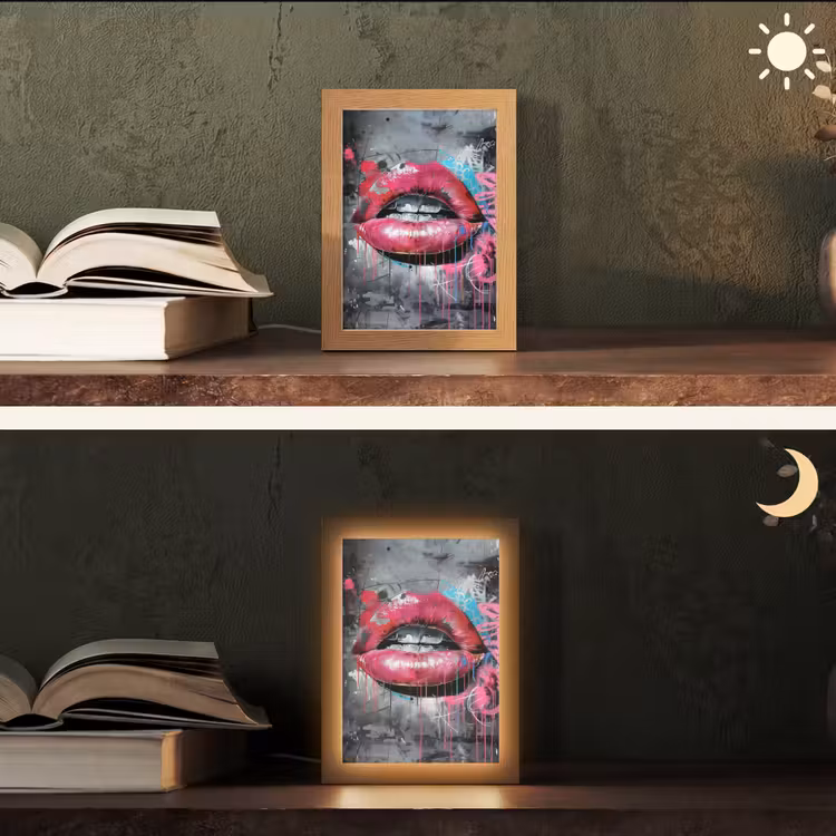Lippen - Felroze - Graffiti - Verfstrepen Light Box met kabel (Tafellamp) klein -sfeer3