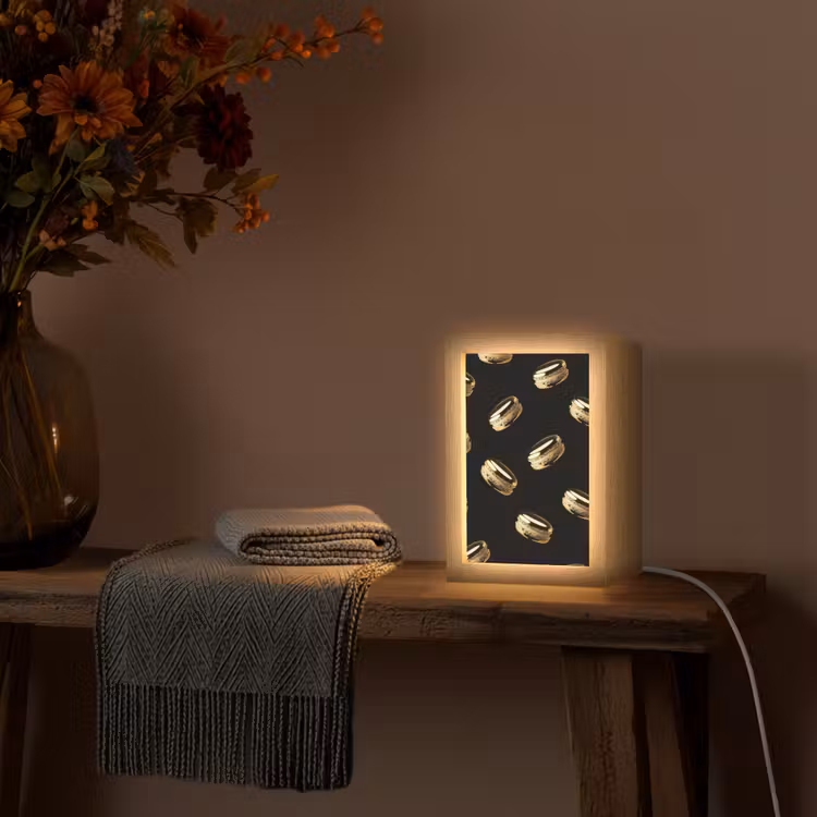 Macarons - Patroon - Goud - Zwart Light Box met kabel (Tafellamp) klein -sfeer4