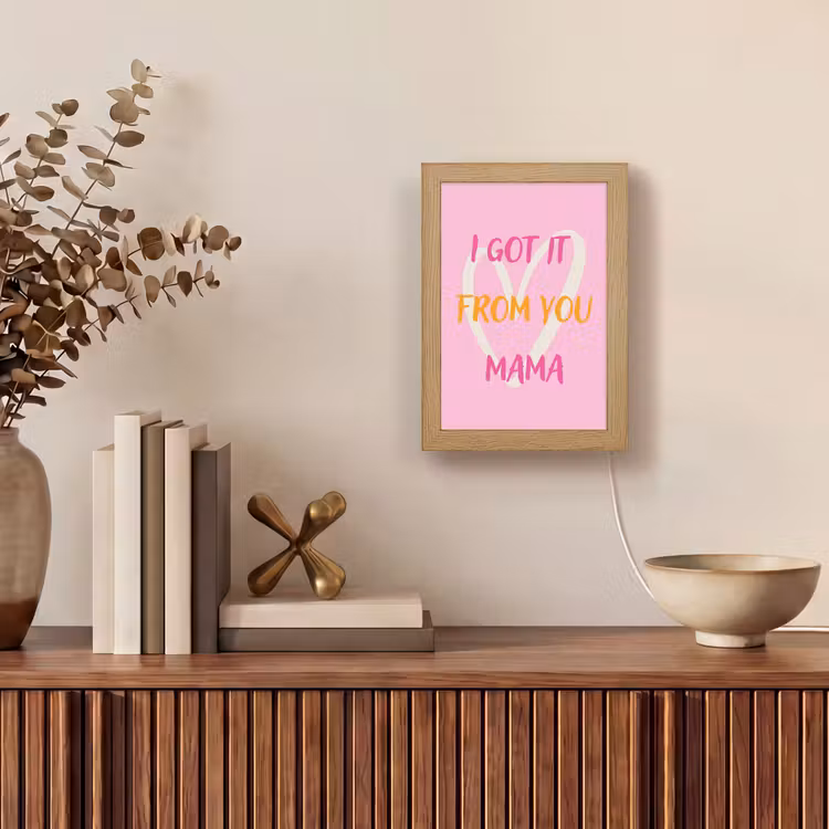 Mama - Quote - Hart - Roze Light Box met kabel (Tafellamp) klein -sfeer2