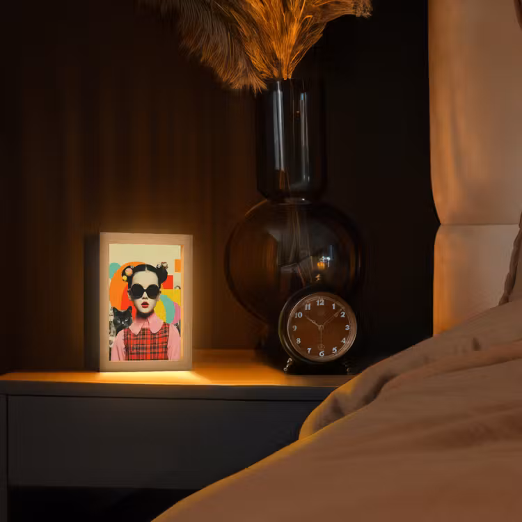 Meisje - Zonnebril - Kat - Retro Light Box met kabel (Tafellamp) klein -sfeer1