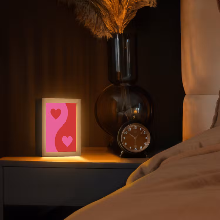 Minimalistisch - Rood - Roze - Hartjes Light Box met kabel (Tafellamp) klein -sfeer1