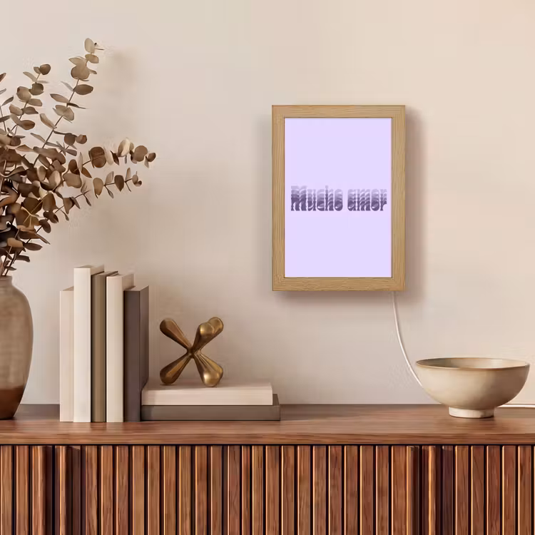 Mucho amor - Paars - Gelaagde letters Light Box met kabel (Tafellamp) klein -sfeer2