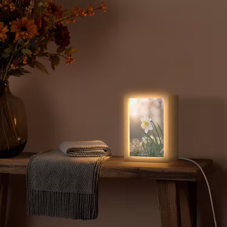 Narcis - Bloem - Minimalistisch Light Box met kabel (Tafellamp) klein -sfeer4