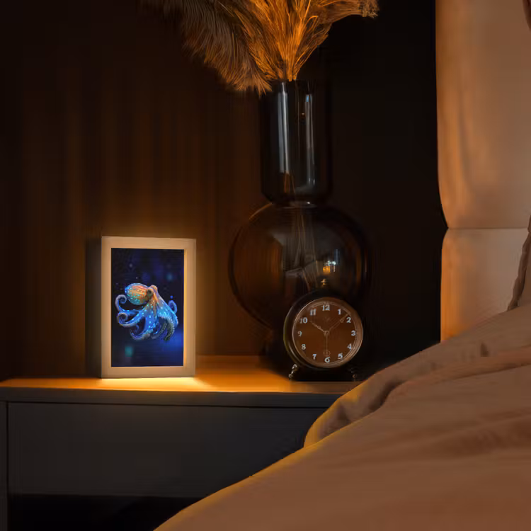 Octopus - Stippen - Blauw - Zee Light Box met kabel (Tafellamp) klein -sfeer1