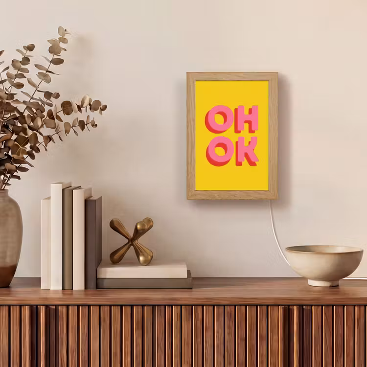 Oh ok - 3D - Geel - Roze Light Box met kabel (Tafellamp) klein -sfeer2