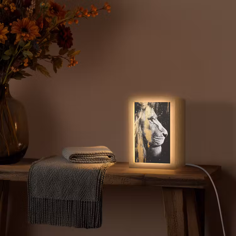 Portret - Leeuw - Abstract - Goud Light Box met kabel (Tafellamp) klein -sfeer4
